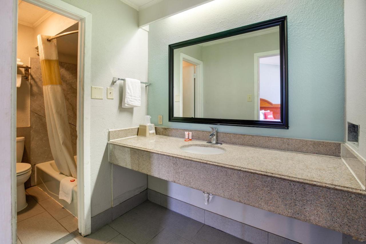 Oyo Hotel Lake Charles La I-10 Dış mekan fotoğraf