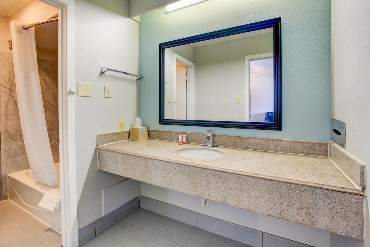 Oyo Hotel Lake Charles La I-10 Dış mekan fotoğraf