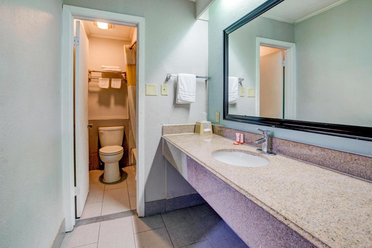 Oyo Hotel Lake Charles La I-10 Dış mekan fotoğraf